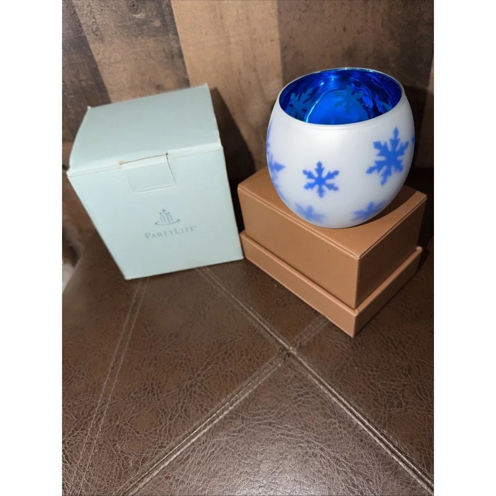 PartyLite P8676U Snowflake Tealight Votive Candle Holder Frosted Blue White - Picture 2 of 13